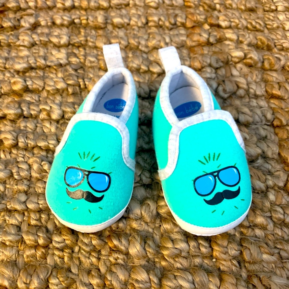 MUSTACHE BABY SHOES